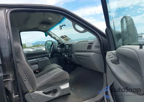 2002 Ford F-250 Lariat/Xl/Xlt z USA, uszkodzony, nr VIN 1FTNW21F22EB00318